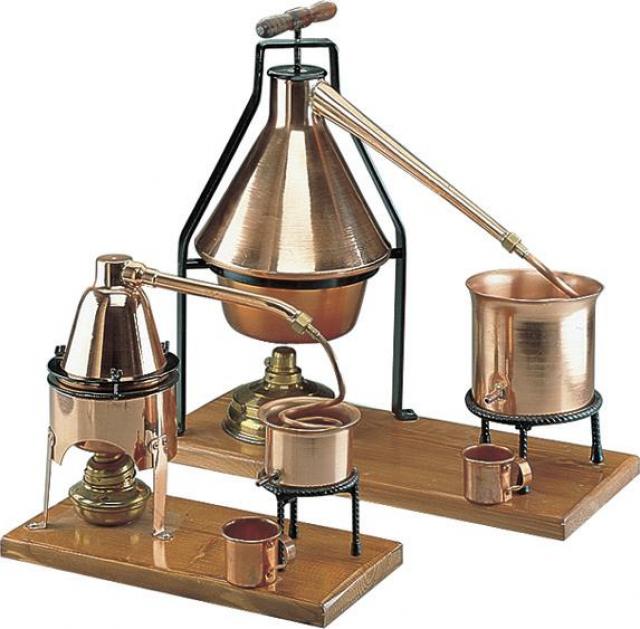 Distilator din cupru